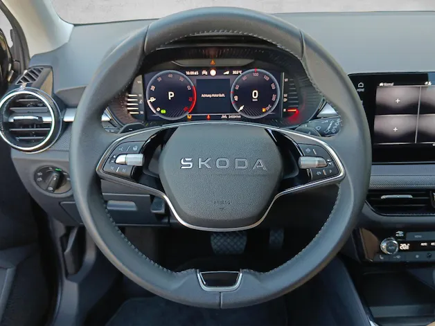Škoda Fabia 1.0 TSI Selection Tour DSG*Navi*Climatronic*LED*Keyless*Kamera*Sitzheizung*