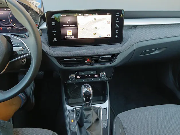 Škoda Fabia 1.0 TSI Selection Tour DSG*Navi*Climatronic*LED*Keyless*Kamera*Sitzheizung*