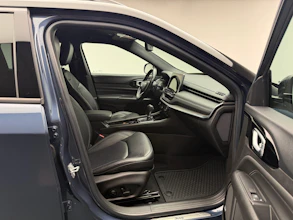 https://vehicle.imgix.net/4389948/076e0d52-2849-400b-907c-ef83a7f3f05d.jpg