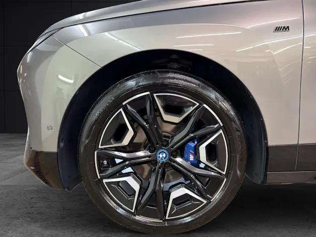 BMW iX M60