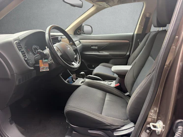 MITSUBISHI OUTLANDER 9