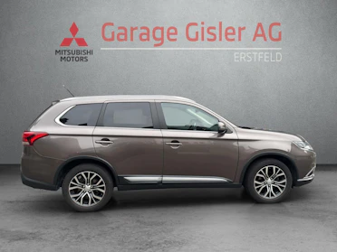 MITSUBISHI OUTLANDER 8