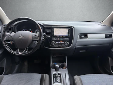 MITSUBISHI OUTLANDER 10