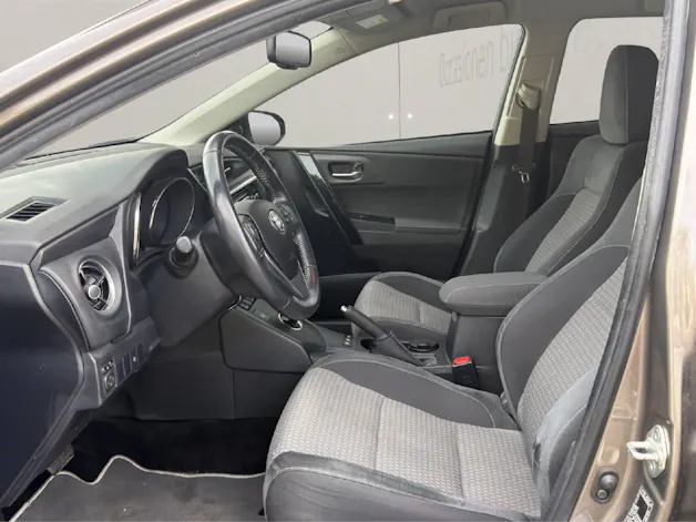Toyota Auris Touring Sports 1.8 HSD T