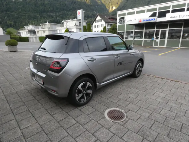 Suzuki Swift 1.2 Sakura Top Hybrid 4x4