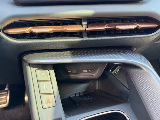 Cupra Terramar 1.5 e-Hybrid 204 PS *** ANHÄNGERKUPPLUNG & PANORAMADACH ***