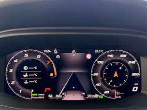 Cupra Terramar 1.5 e-Hybrid 204 PS *** ANHÄNGERKUPPLUNG & PANORAMADACH ***