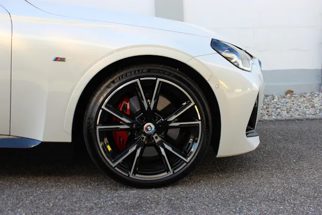 BMW M240i xDrive M Sport Pro MINERALWEISS METALLIC *ANHÄNGERKUPPLUNG*