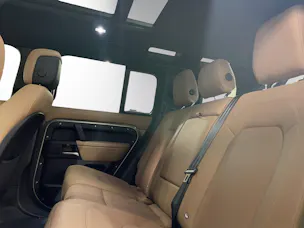 Land Rover Defender 110 3.0 D I6 300 X-Dynamic HSE AWD AT8