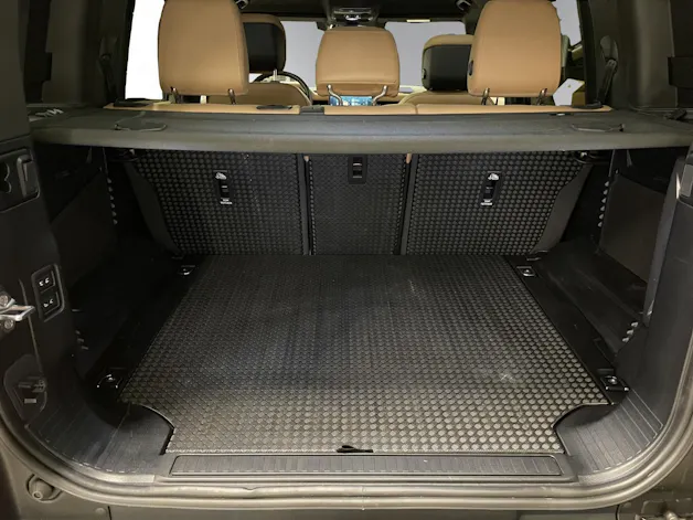 Land Rover Defender 110 3.0 D I6 300 X-Dynamic HSE AWD AT8