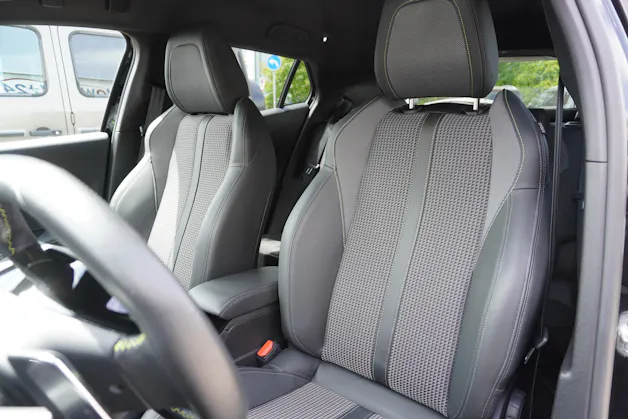 Peugeot 2008 1.2 PureTech GT EAT8