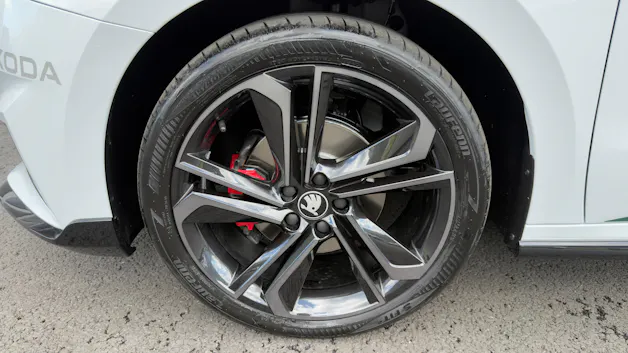 Škoda Fabia ME 1.5 TSI 177 PS 7DSG 1500ccm 177PS/130kW 4 Zylinder TSI Benzin