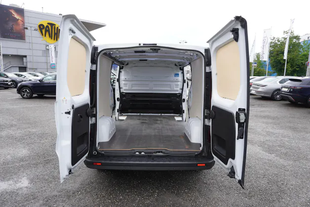 Renault Trafic 2.0 Blue dCi110 Advance L2H1 EN 3-PLÄTZER!!!