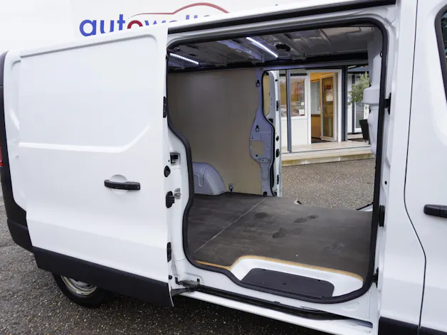 Renault Trafic 2.0 Blue dCi110 Advance L2H1 EN 3-PLÄTZER!!!