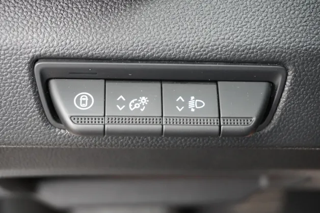 Renault Trafic 2.0 Blue dCi110 Advance L2H1 EN 3-PLÄTZER!!!