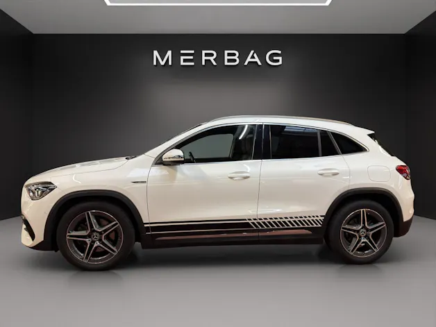 MERCEDES-BENZ GLA 200 AMG Line
