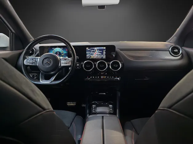 MERCEDES-BENZ GLA 200 AMG Line
