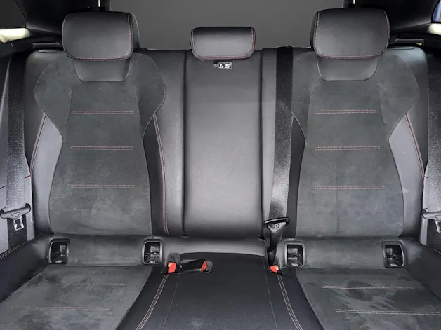 MERCEDES-BENZ GLA 200 AMG Line