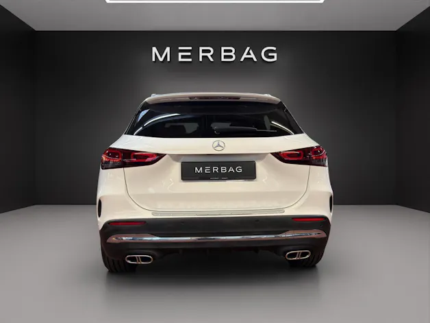 MERCEDES-BENZ GLA 200 AMG Line