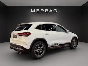 MERCEDES-BENZ GLA 200 AMG Line