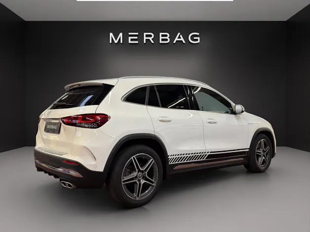 MERCEDES-BENZ GLA 200 AMG Line