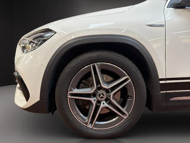 MERCEDES-BENZ GLA 200 AMG Line