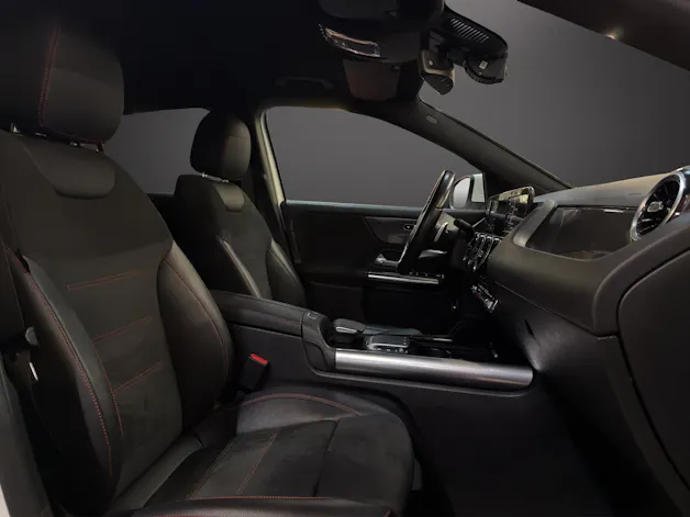 MERCEDES-BENZ GLA 200 AMG Line