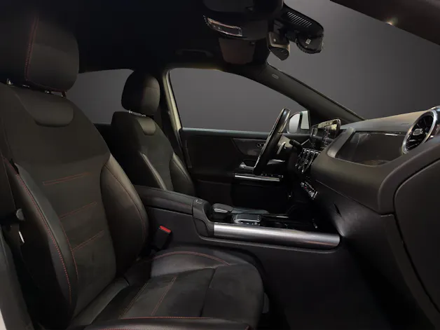MERCEDES-BENZ GLA 200 AMG Line