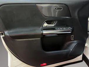 MERCEDES-BENZ GLA 200 AMG Line