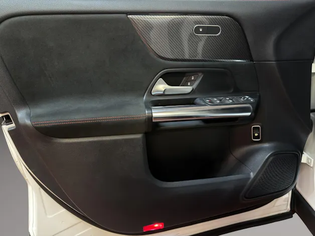 MERCEDES-BENZ GLA 200 AMG Line