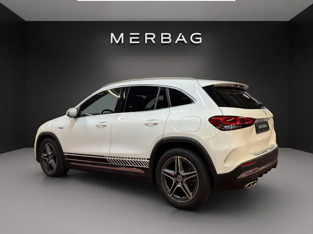 MERCEDES-BENZ GLA 200 AMG Line