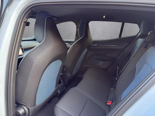 VOLVO EX30 Cross Country Plus E60 69kWh Twin Performance AWD