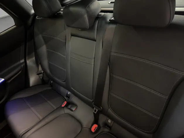 Mercedes-Benz GLC 200 4M - Avantgarde / DISTRONIC / Rückfahrkamera / Panorama-Dach
