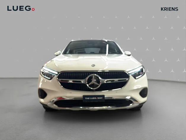 Mercedes-Benz GLC 200 4M - Avantgarde / DISTRONIC / Rückfahrkamera / Panorama-Dach