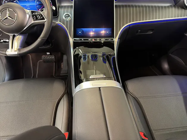 Mercedes-Benz GLC 200 4M - Avantgarde / DISTRONIC / Rückfahrkamera / Panorama-Dach
