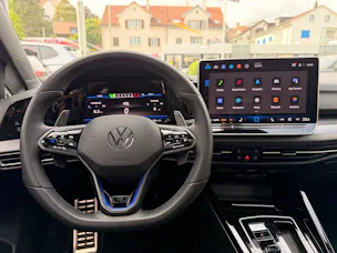 VW Golf 2.0 TSI 333 PS 4MOTION R BLACK EDITION *** AKRAPOVIC ABGAS & PANORAMAGLASDACH ***