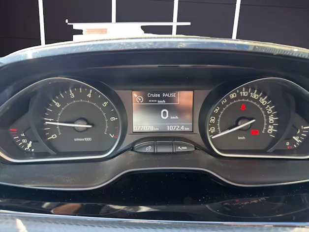 PEUGEOT 208 1.2 Allure