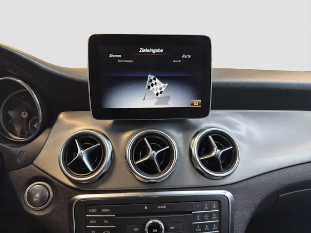 MERCEDES-BENZ GLA 200 Urban