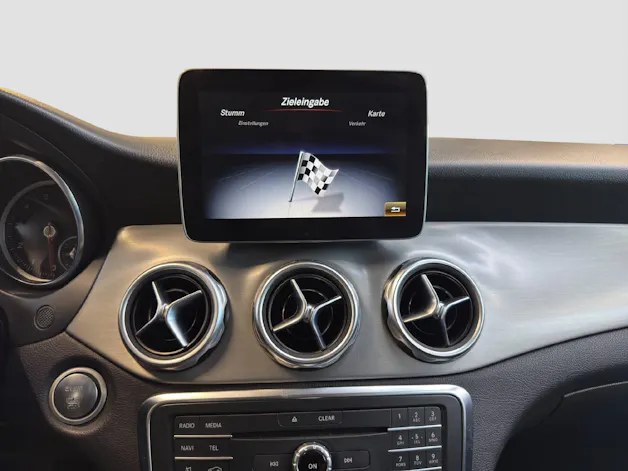 MERCEDES-BENZ GLA 200 Urban