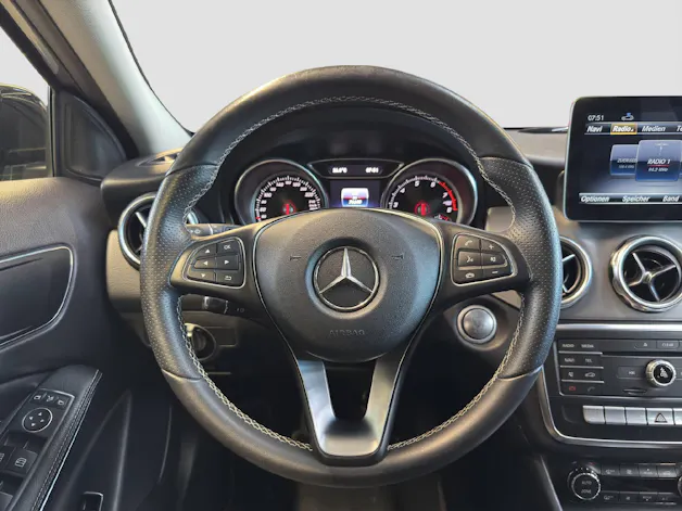 MERCEDES-BENZ GLA 200 Urban