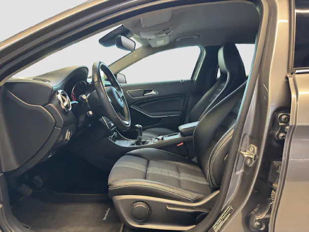 MERCEDES-BENZ GLA 200 Urban