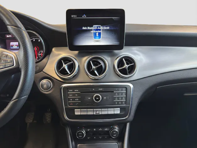 MERCEDES-BENZ GLA 200 Urban