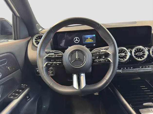 MERCEDES-BENZ GLA 220 d Swiss Star AMG Line 4MATIC