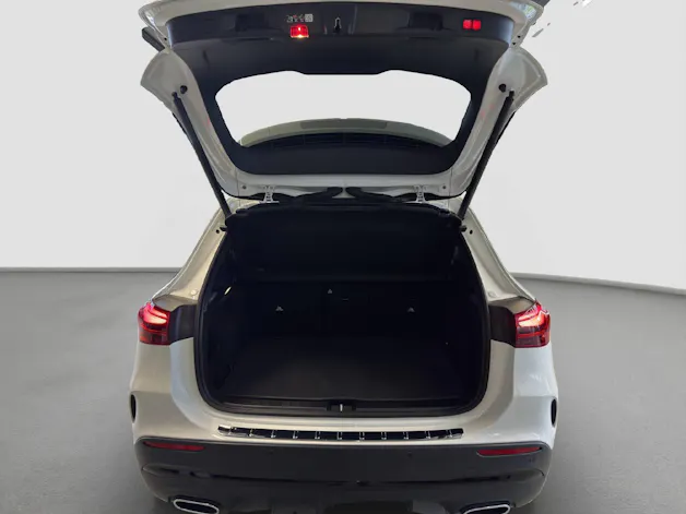 MERCEDES-BENZ GLA 220 d Swiss Star AMG Line 4MATIC