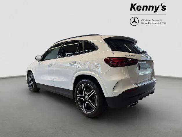 MERCEDES-BENZ GLA 220 d Swiss Star AMG Line 4MATIC