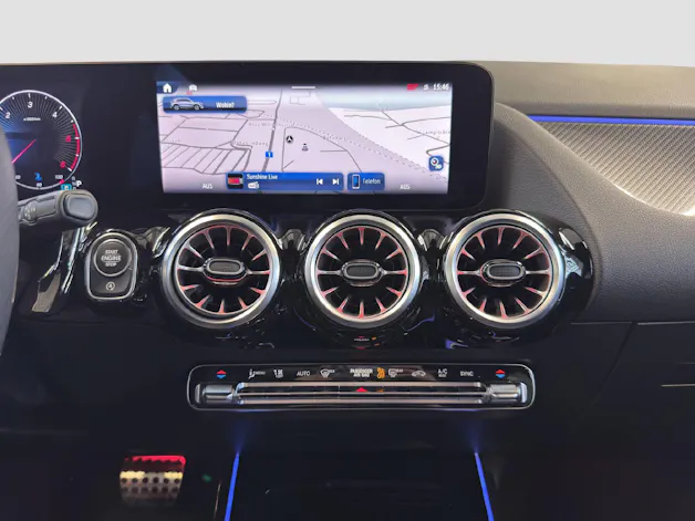 MERCEDES-BENZ GLA 220 d Swiss Star AMG Line 4MATIC