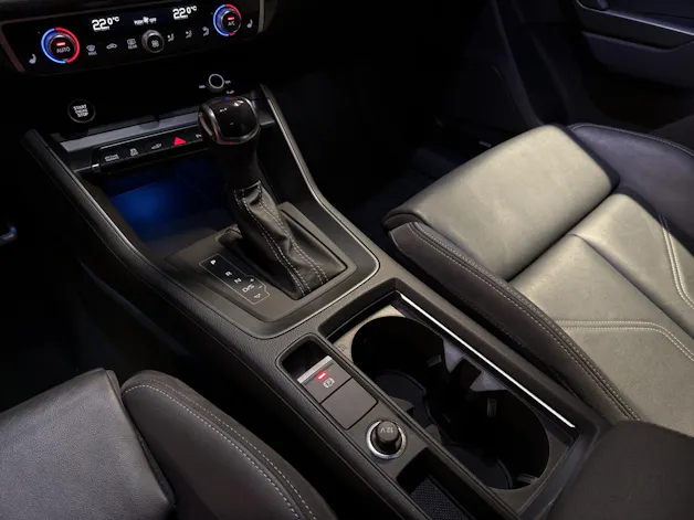 AUDI Q3 45 TFSI e S line Attraction S-tronic
