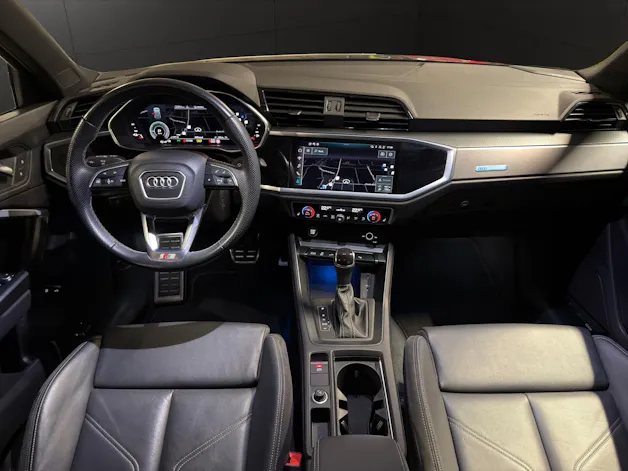AUDI Q3 45 TFSI e S line Attraction S-tronic
