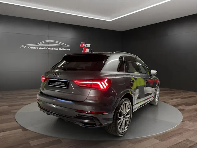 AUDI Q3 45 TFSI e S line Attraction S-tronic