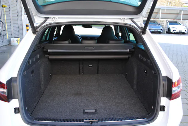 Škoda Superb Combi 2.0 TDi SportLine+ 4x4 DSG